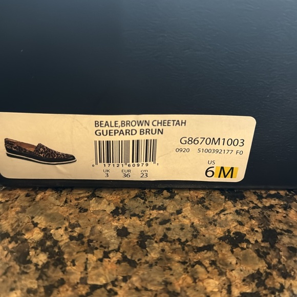 Naturalizer leather slip on shoes worn once - Picture 2 of 3